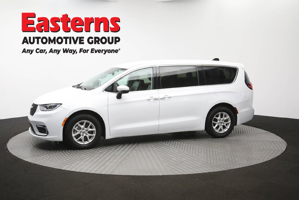Used 2023 Chrysler Pacifica Touring-L FWD image 62