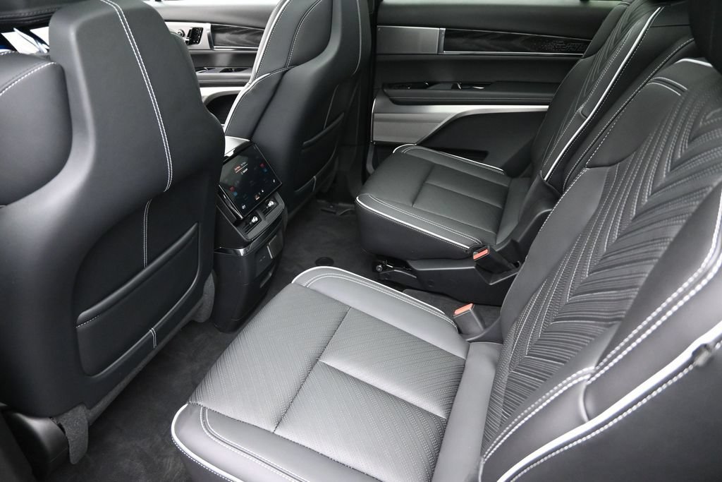 Used 2026 Cadillac Vistiq Platinum w/ LPO, Floor Liner Package AWD/4WD image 22