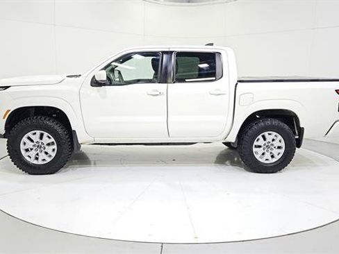Used 2022 Nissan Frontier SV AWD/4WD image 5