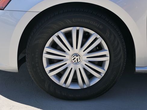 Used 2015 Volkswagen Passat 1.8T Limited Edition image 9