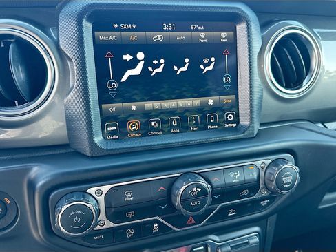 Used 2022 Jeep Wrangler Unlimited Sahara image 16