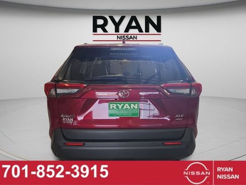 Used 2021 Toyota RAV4 XLE Premium AWD/4WD image 16