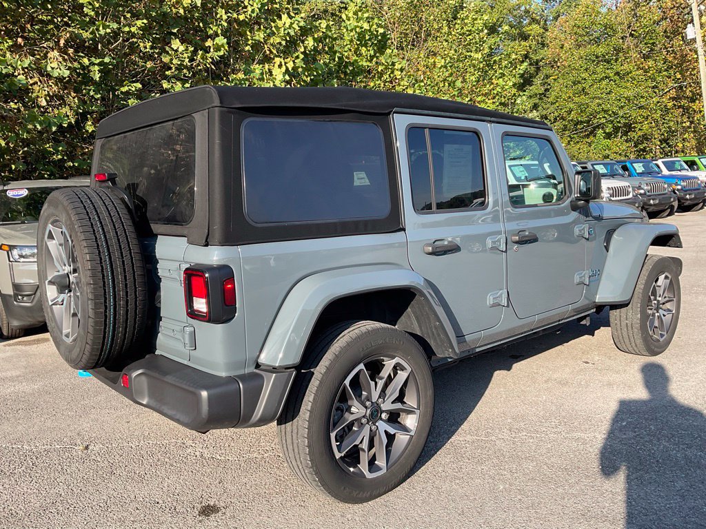 Used 2024 Jeep Wrangler Unlimited w/ Convenience Group AWD/4WD image 6