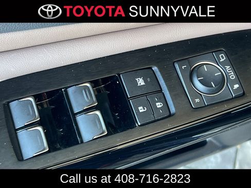 Used 2025 Lexus ES 300h w/ Premium Package FWD image 17