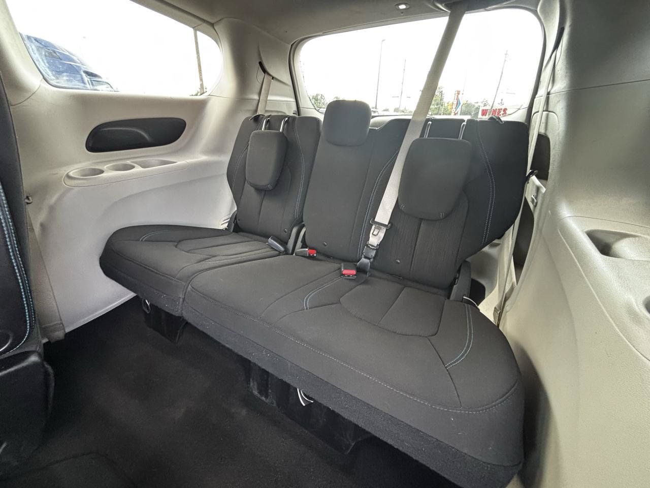 Used 2021 Chrysler Pacifica Touring FWD image 16