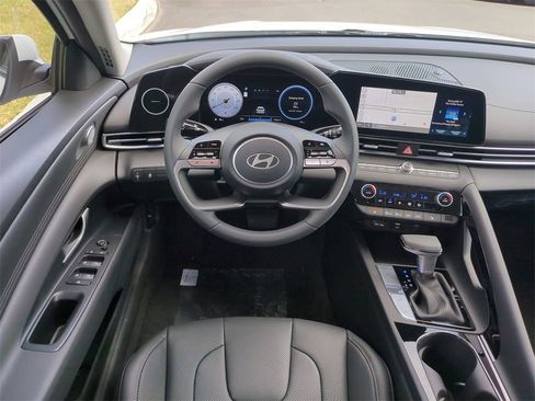 New 2026 Hyundai Elantra Limited image 17
