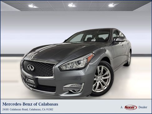 Used 2019 INFINITI Q70 Luxe image 1