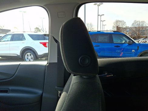 Used 2020 Chevrolet Equinox LT image 17