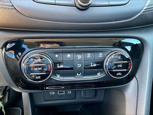 Used 2022 Buick Encore GX Select w/ Sport Touring Package FWD image 24