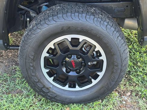 Used 2024 Toyota Tacoma TRD Off-Road AWD/4WD image 31