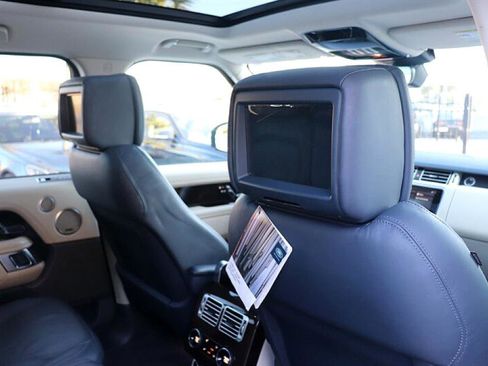 Used 2019 Land Rover Range Rover HSE image 17