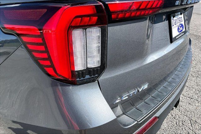 Used 2025 Ford Explorer Active RWD image 32