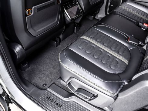 Used 2024 Rivian R1S Adventure AWD/4WD image 18
