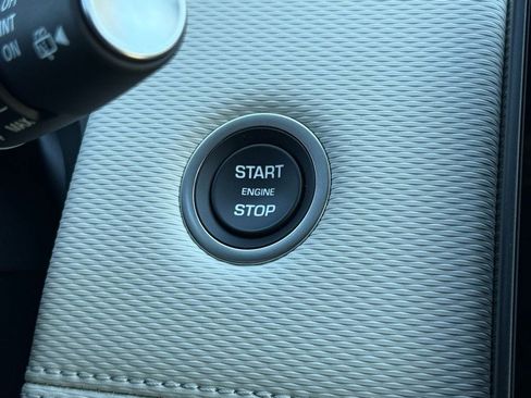 Certified 2025 Land Rover Discovery Sport Dynamic SE image 26