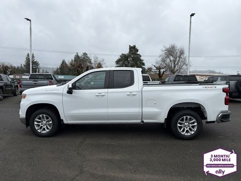 Used 2023 Chevrolet Silverado 1500 LT image 2