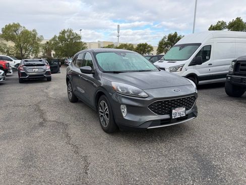 Used 2022 Ford Escape SEL w/ Technology Package image 2