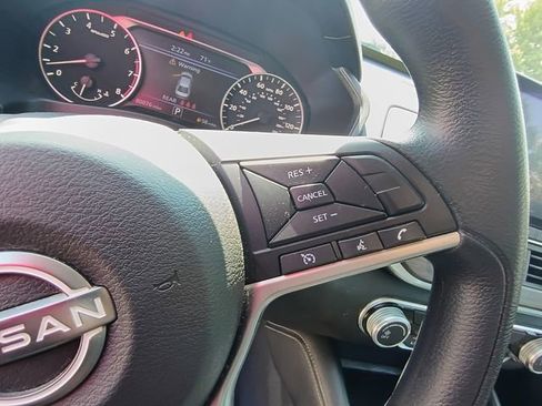 Used 2023 Nissan Altima 2.5 SV FWD image 23