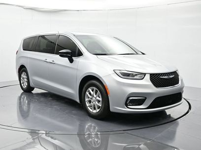 New 2026 Chrysler Pacifica Select
