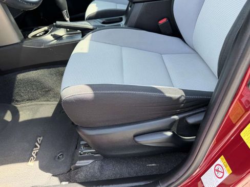Used 2018 Toyota RAV4 XLE FWD image 17
