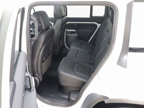 Used 2023 Land Rover Defender 110 SE image 14