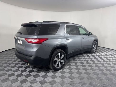 Used 2021 Chevrolet Traverse LT w/ LT Premium Package image 3