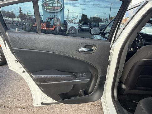 Used 2014 Dodge Charger SE RWD image 8