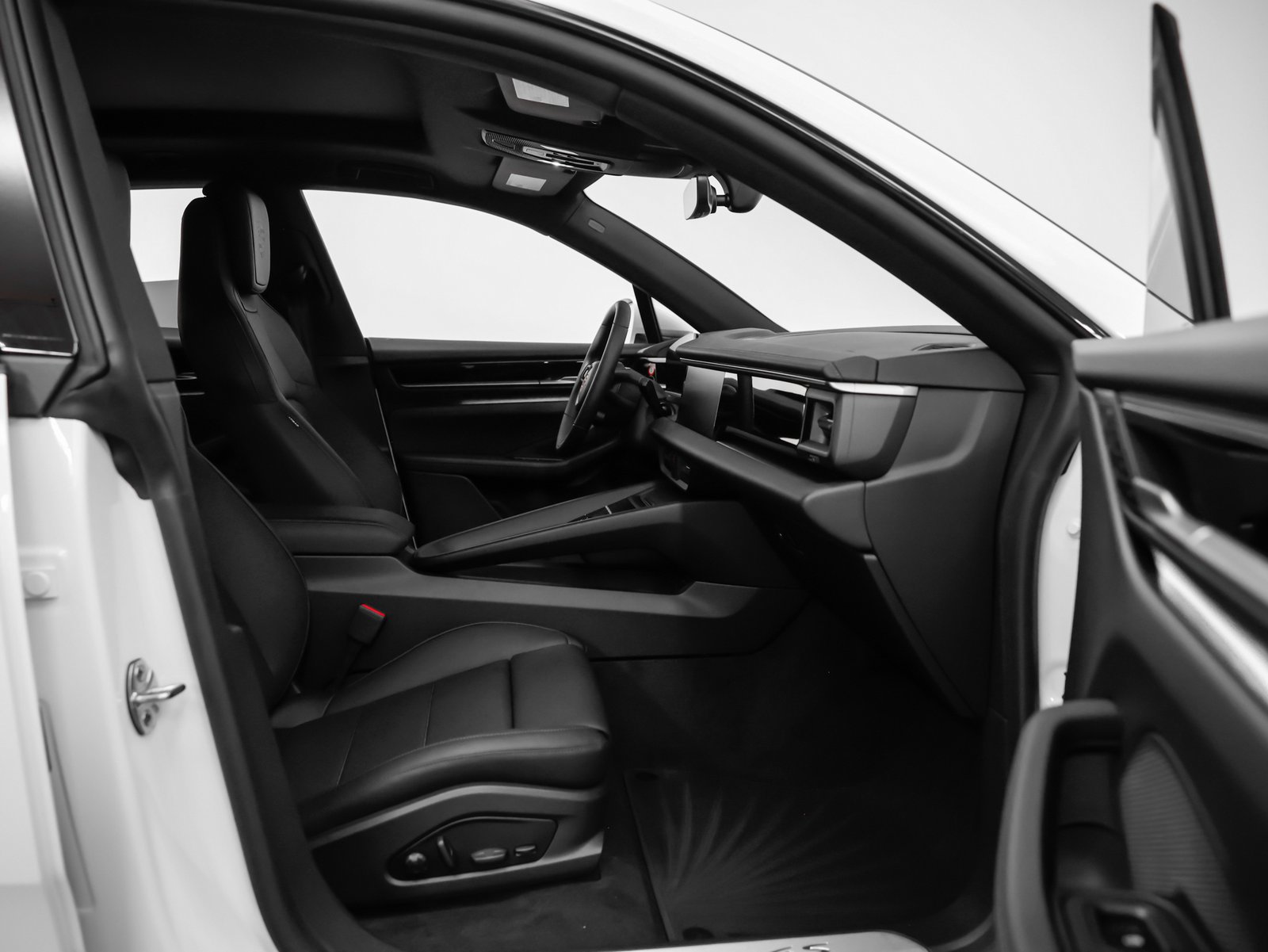 Certified 2025 Porsche Macan 4S Electric AWD/4WD image 20