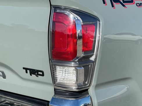 Used 2022 Toyota Tacoma TRD Off-Road AWD/4WD image 30