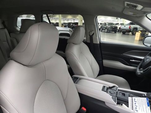 New 2026 Toyota Grand Highlander AWD image 10