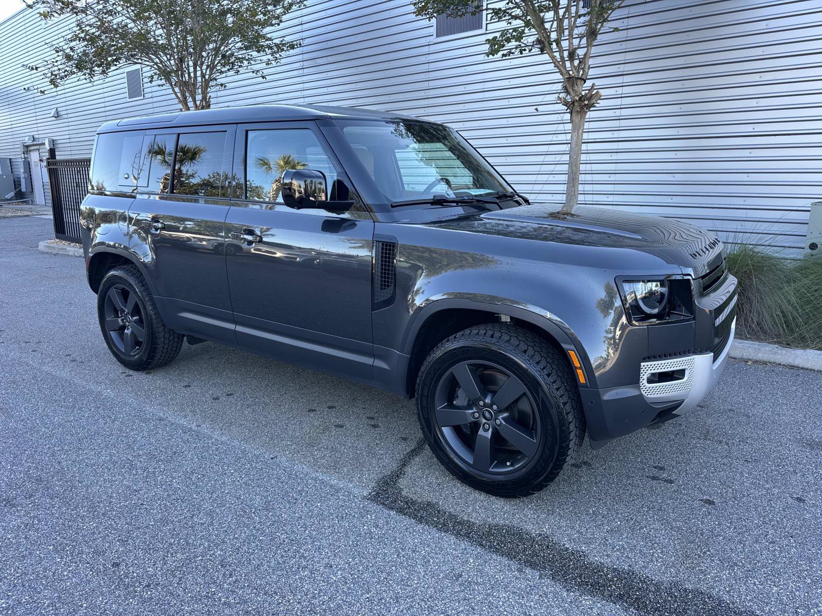 Certified 2024 Land Rover Defender 110 SE AWD/4WD image 4