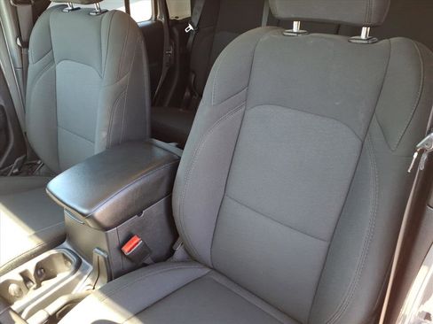 Used 2023 Jeep Gladiator Sport AWD/4WD image 17