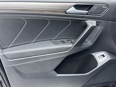 Used 2023 Volkswagen Tiguan SEL R-Line image 38