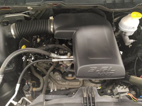 Used 2022 RAM 1500 Classic SLT RWD image 30