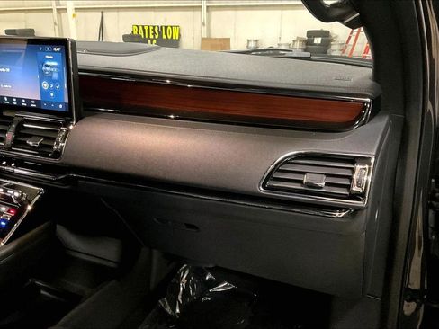 Used 2023 Lincoln Navigator Reserve image 15