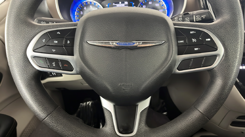 Used 2018 Chrysler Pacifica Touring Plus w/ Tire & Wheel Group FWD image 20