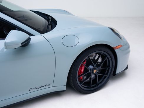 Used 2025 Porsche 911 Carrera 4 GTS image 18