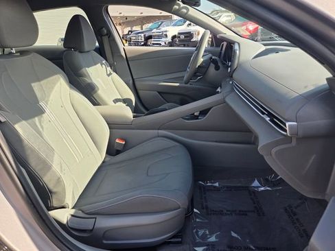 Used 2023 Hyundai Elantra SEL w/ Preferred Accessory Package image 18