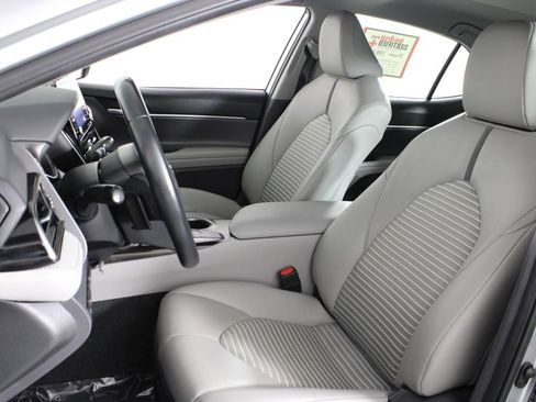 Used 2023 Toyota Camry SE image 18