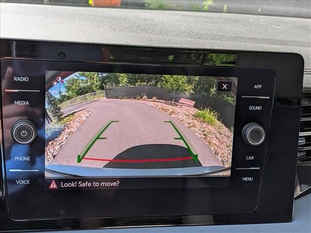 Certified 2025 Volkswagen Jetta SE w/ Sunroof Package FWD image 33