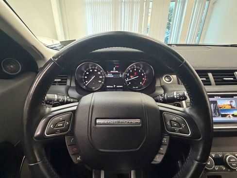 Used 2018 Land Rover Range Rover Evoque SE Premium image 24