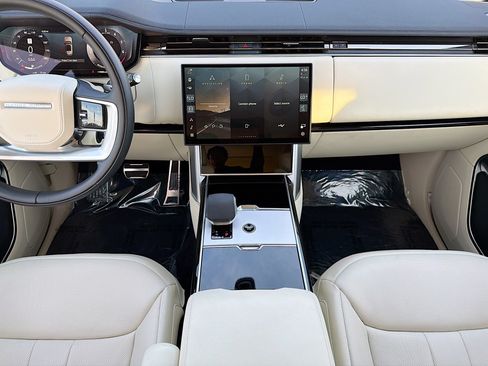 Used 2025 Land Rover Range Rover SE image 20