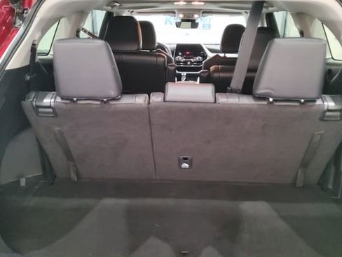 Used 2023 Toyota Highlander XLE FWD image 15