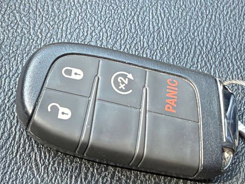 Used 2025 Jeep Compass Latitude AWD/4WD image 24