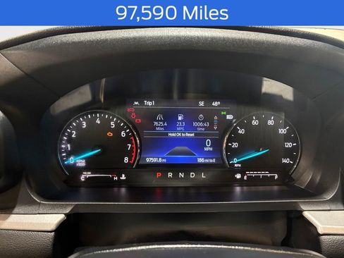 Used 2022 Ford Explorer XLT AWD/4WD image 2