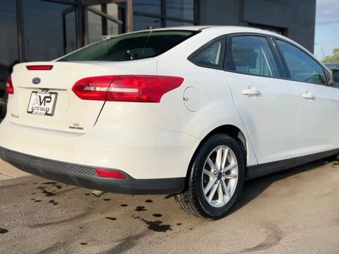Used 2015 Ford Focus SE w/ SE Cold Weather Package FWD image 3