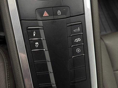 Used 2025 Porsche 718 Cayman image 22