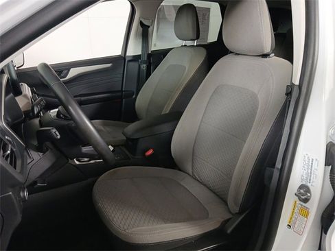 Used 2022 Ford Escape SE w/ SE Sport Appearance Package image 16