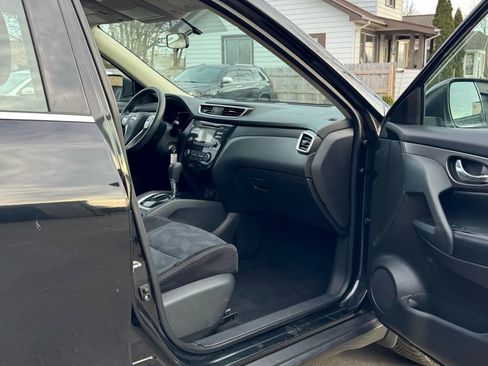 Used 2014 Nissan Rogue S image 16