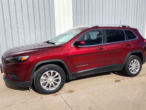 Used 2019 Jeep Cherokee Latitude w/ Cold Weather Group image 3