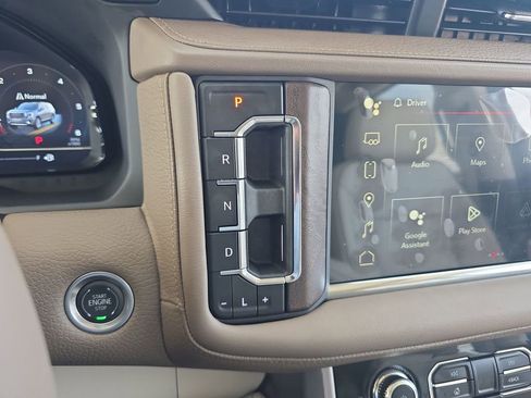 Used 2024 GMC Yukon Denali w/ Advanced Technology Package RWD image 16